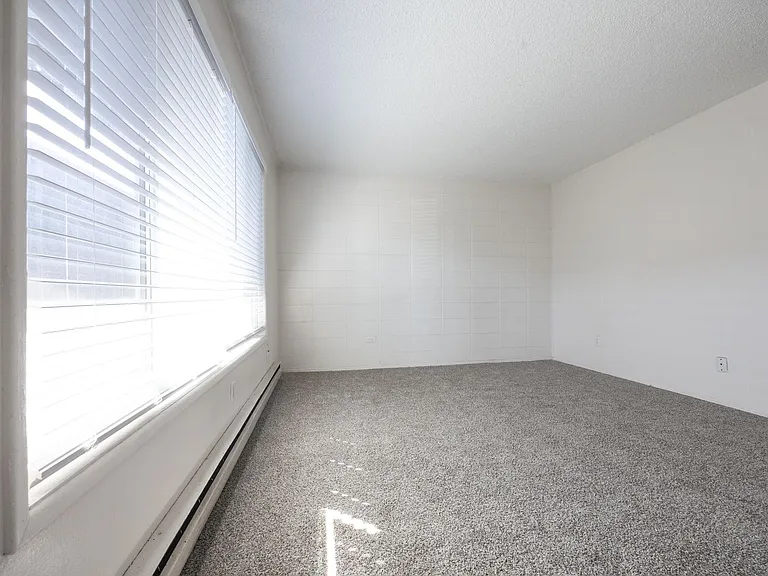 Raymond Apartments — Photo 11