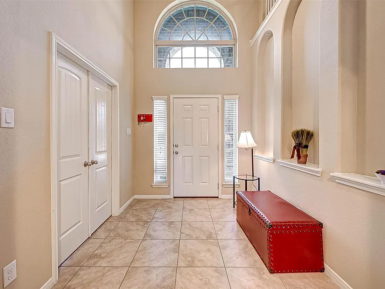 5614 Glenfield Spring Ln — Photo 3