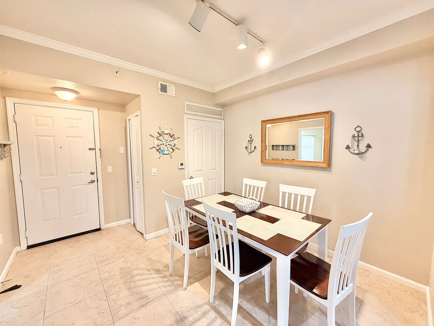 ** Positano Place ** 2 Bed / 2 Bath - Condo - Garage Included - Central Naples - Annual Rental — Photo 3