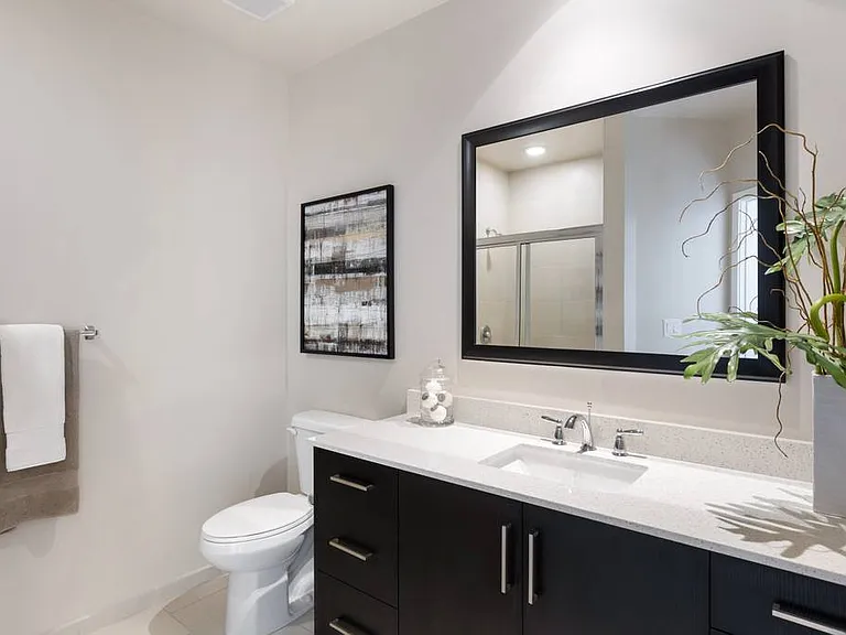 250 SW 11th St #201 — Photo 29