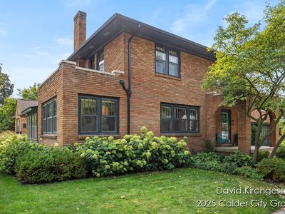 2046 Argentina Dr SE, East Grand Rapids, MI, 49506