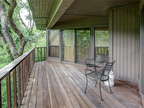 3rd image of 2108 Fountain Square Dr