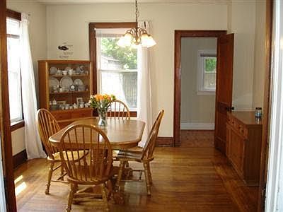 4th image of 3813 Regent Ave