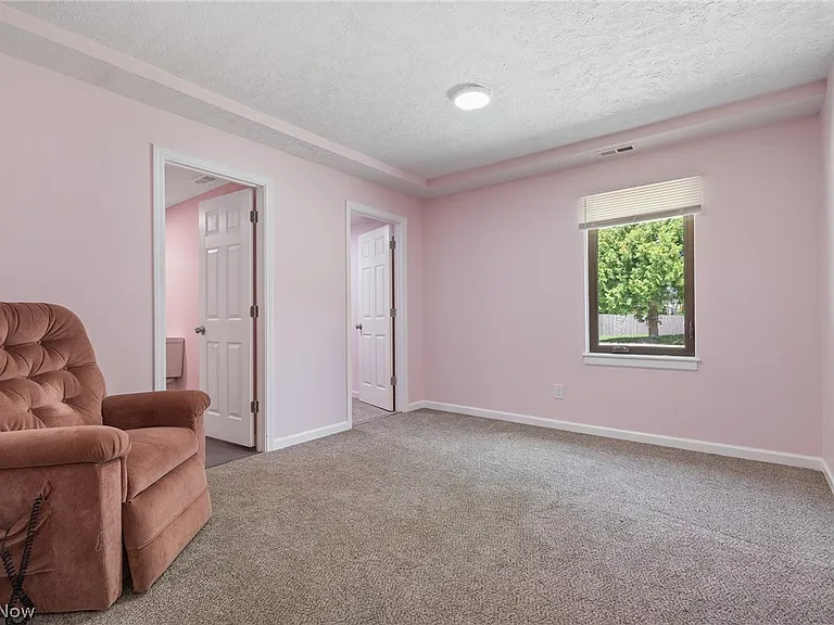 219 N Jefferson St — Photo 10