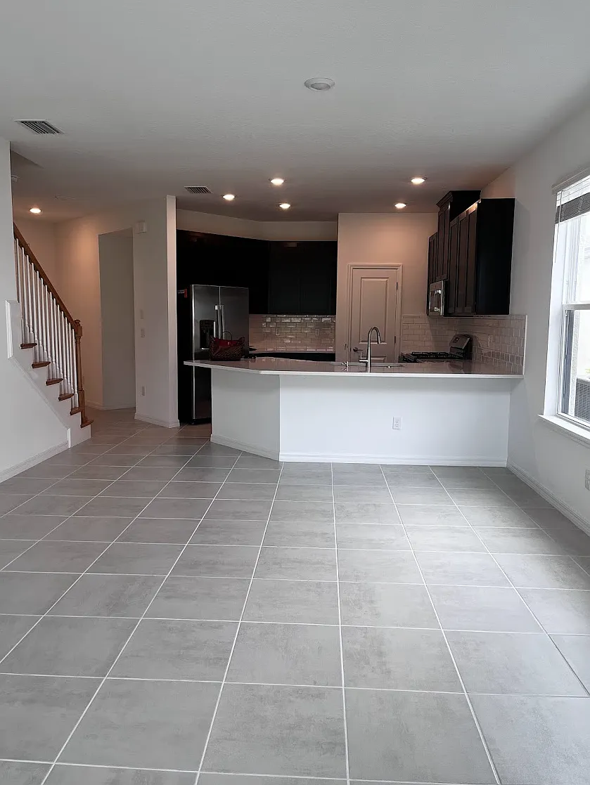 5 bed, 3.5 bath, 2100 sqft, $4,500 — Photo 3