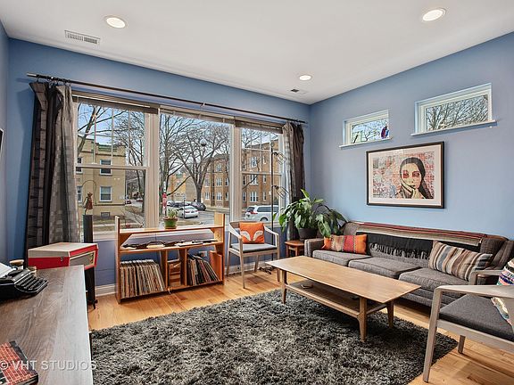3rd image of 5859 N Maplewood Ave