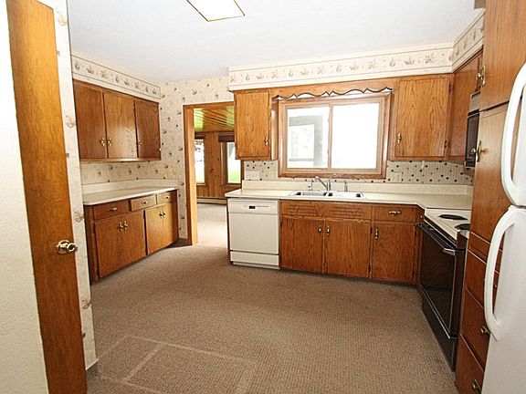 2nd image of 1306 Roseland Dr