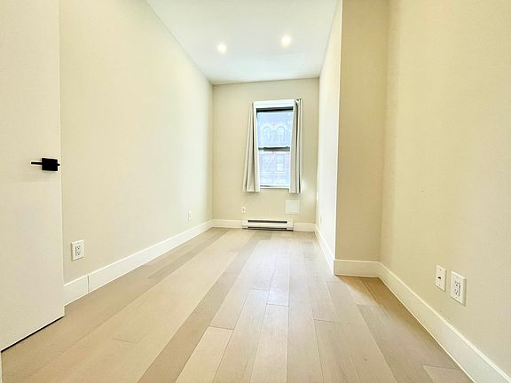 5th image of 239 E 33rd St APT 4D