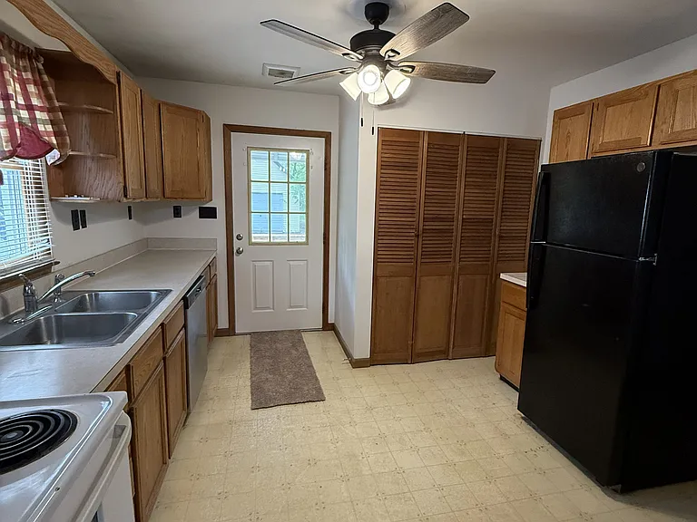 506 Clyde Ave — Photo 7