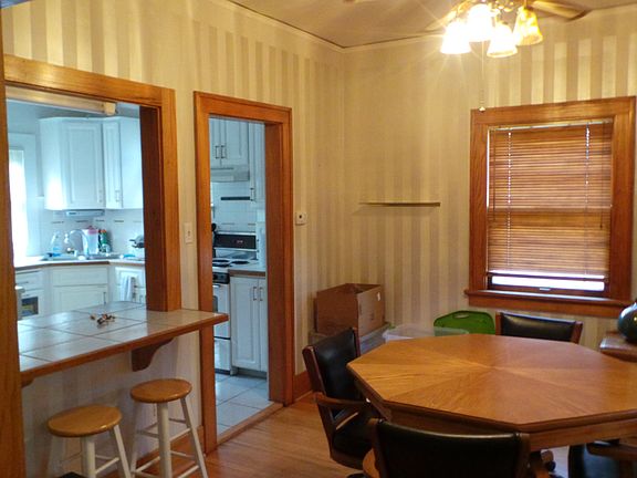 4th image of 2926 E Ave NE