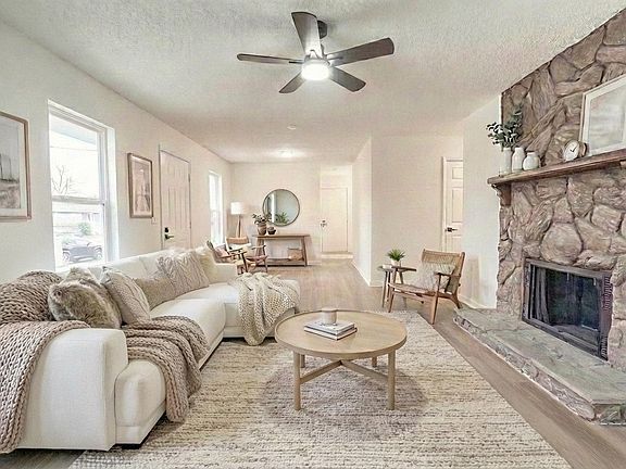 4th image of 1805 Meadow Cliff Dr