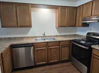 429 Concord Rd APT 5, Pewaukee, WI 53072
