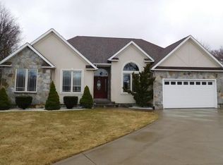 2 Westview Ln, Feeding Hills, MA 01030