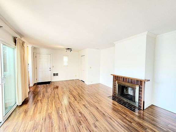 2nd image of 1919 Alameda De Las Pulgas APT 83