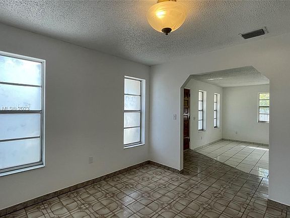 5th image of 232 NW 51st Ave #232