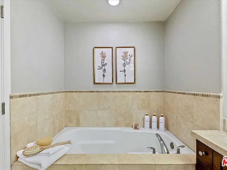 11115 Acama St #107 — Photo 37