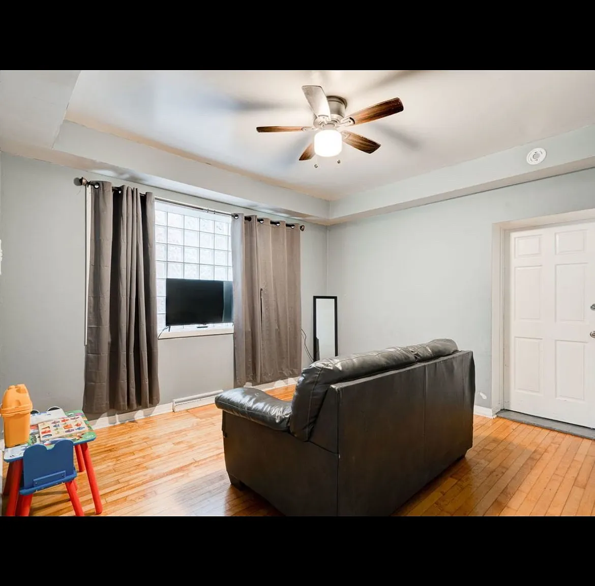 3 bed, 1000 sqft, $2,000 — Photo 3