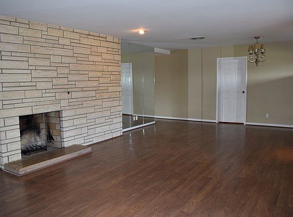 3rd image of 2205 Bedford Dr
