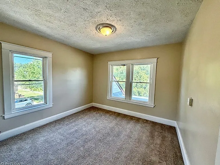 940 Katherine Ave — Photo 9