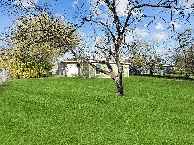 1302 Metropolitan Dr #- — Photo 11