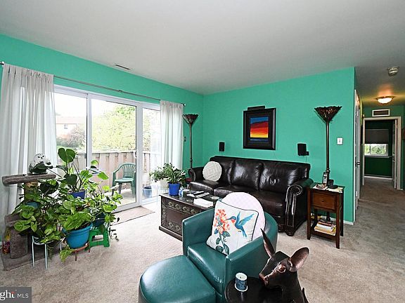 3rd image of 406 Stockton Ct
