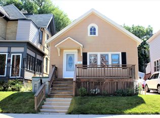 1514 N Astor St, Milwaukee, WI 53202