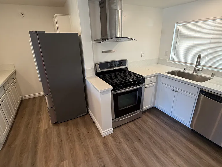 All appliances in the picture included