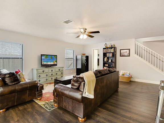 5th image of 7511 Legend Point Dr