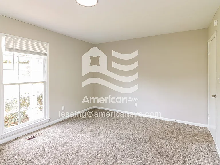 893367_012_bedroom_12.jpg