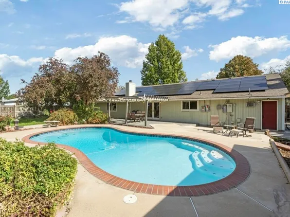 5433 Fern Loop, West Richland, WA 99353