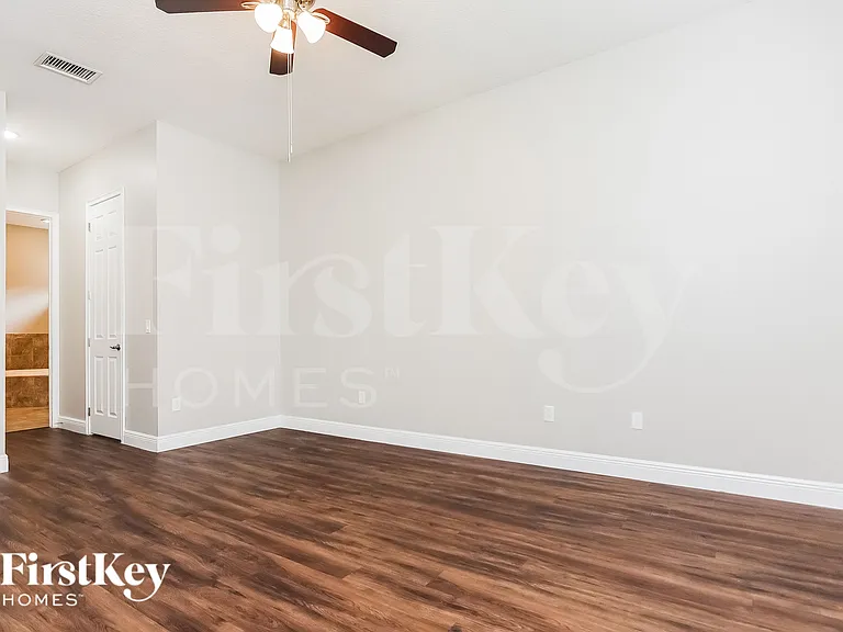 663 Breezeway Ct — Photo 11