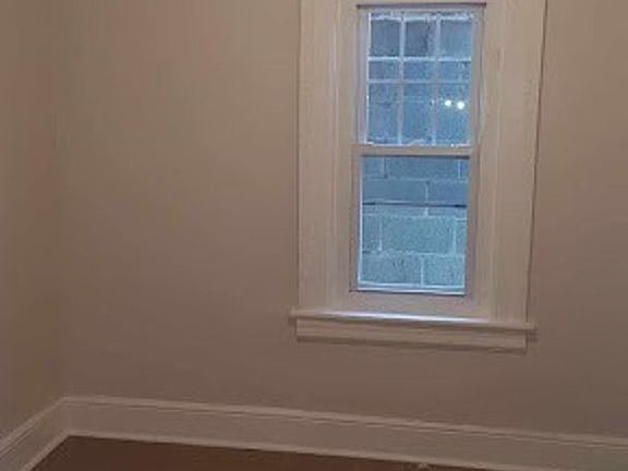 3rd image of 110 W Parmenter St Unit 2