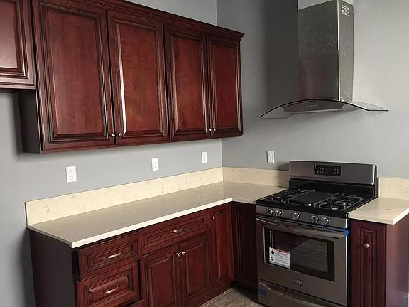 4th image of 321 15th St