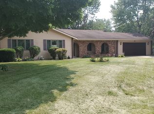 6008 Margo Dr, Saint Anne, IL 60964