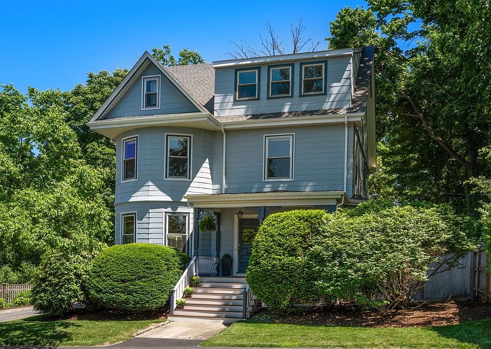 1st image of 40 Goden St