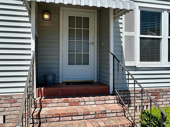 2nd image of 208 Shirley Court