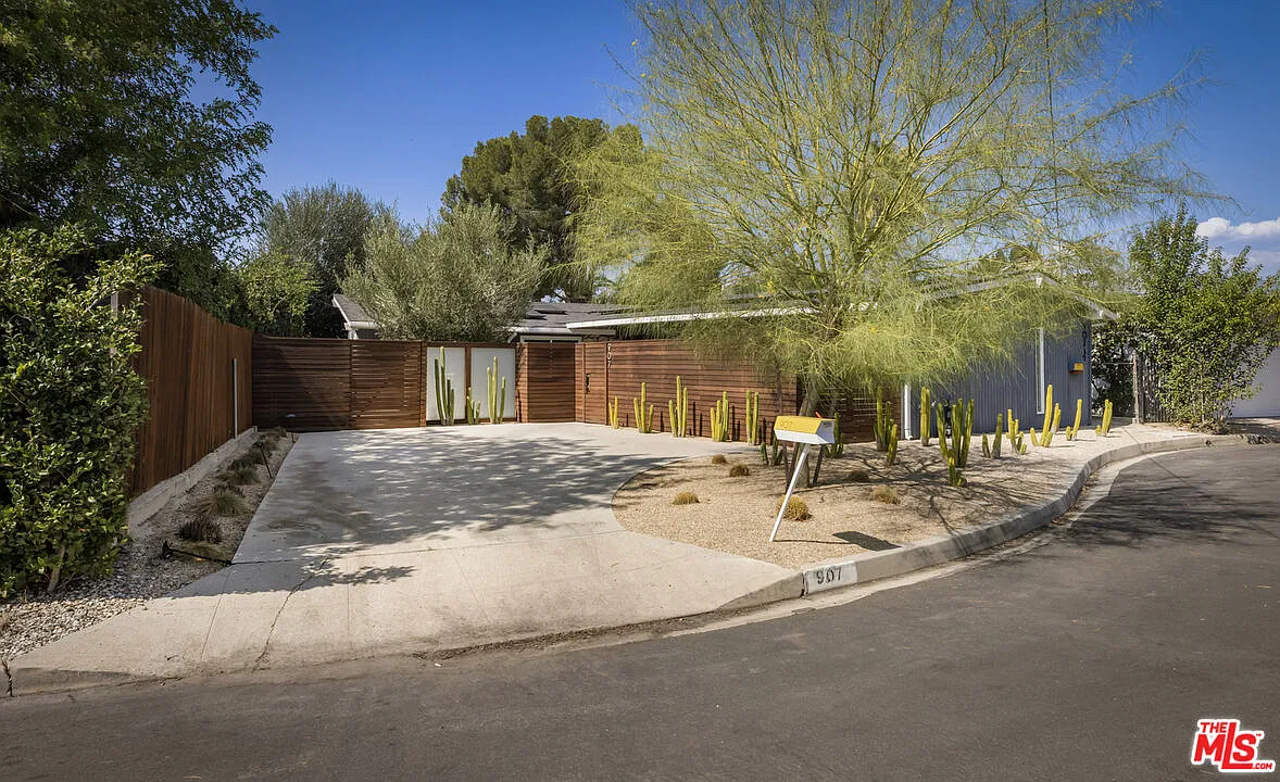 4 bed, 3.0 bath, 2101 sqft, $10,000 — Photo 1
