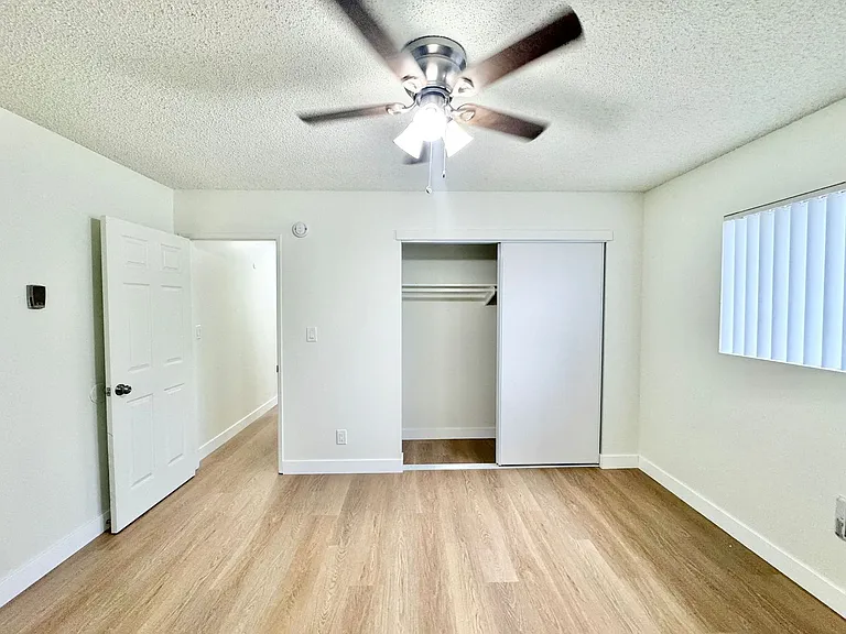 Benton Apartments — Photo 12