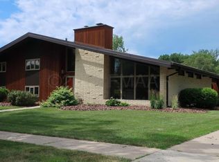 1701 9th St S, Fargo, ND 58103