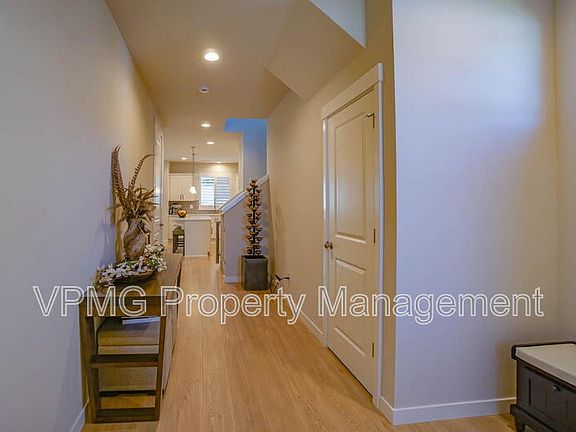 4th image of 18404 NE 43rd Ave