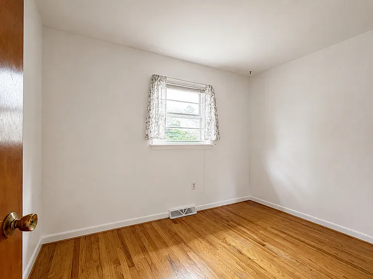 527 W Marion St — Photo 13