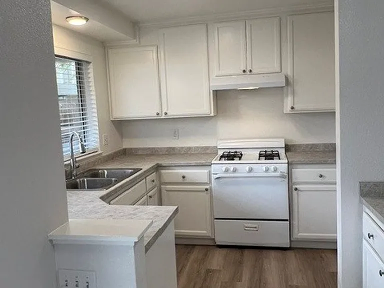 2460 Ocean St — Photo 10