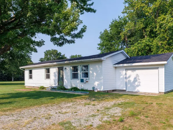 403 N 1st St, Sheldon, IL 60966