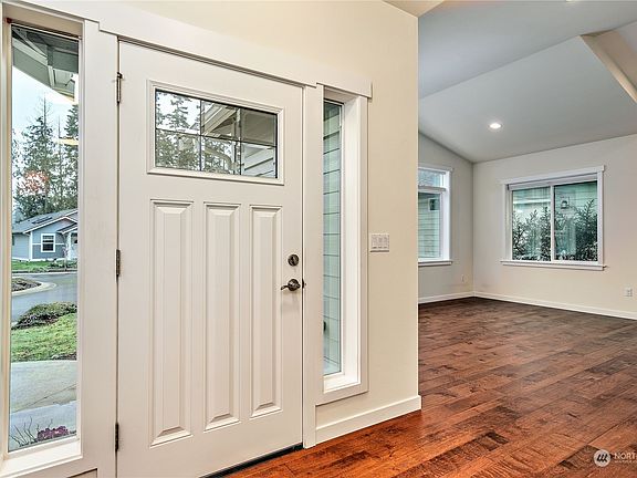3rd image of 2221 E Rosecrans Court