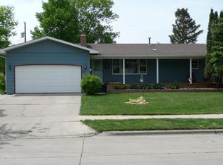 3108 Legend Ln, Grand Forks, ND 58201