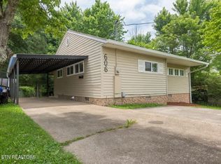 606 W Outer Dr, Oak Ridge, TN 37830