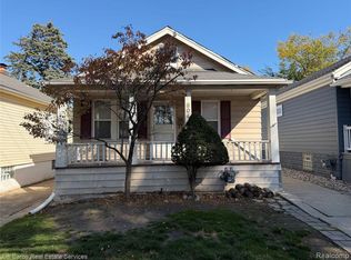 604 Notre Dame St, Grosse Pointe, MI 48230