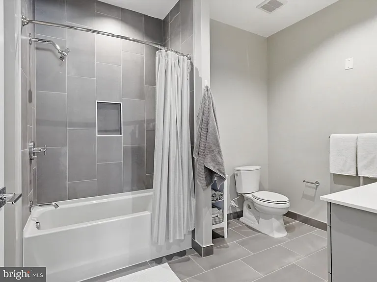 925 N Fairfax St #102 — Photo 13