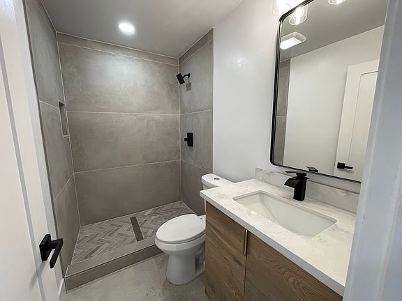 2nd image of 3231 Myrtle Ave