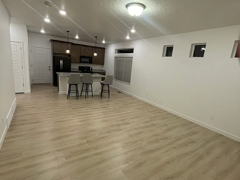 266 S Meadowbrook Ct — Photo 5